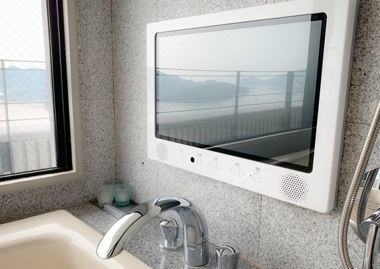 04_お風呂の中でもテレビが見れる