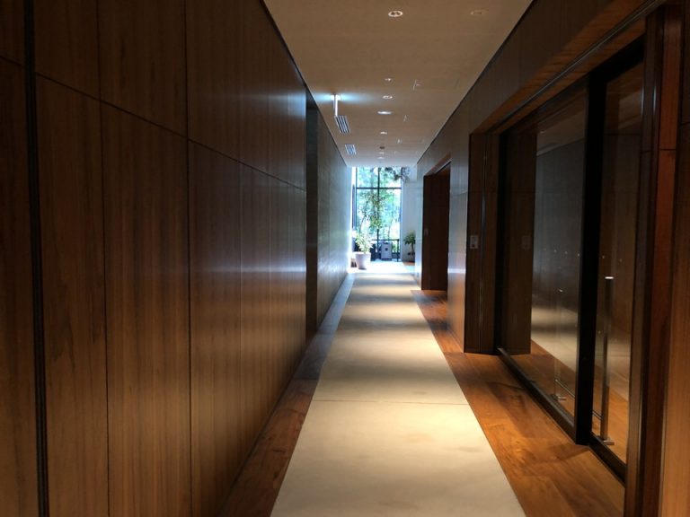 フロント階通路