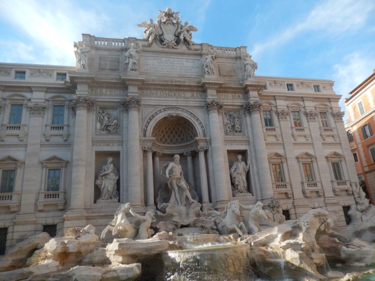 観光スポット「トレヴィの泉」
