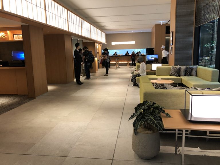 ロビー(1)