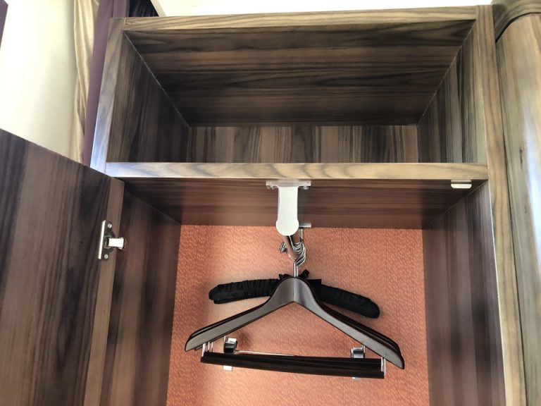 クローゼット内観(4)