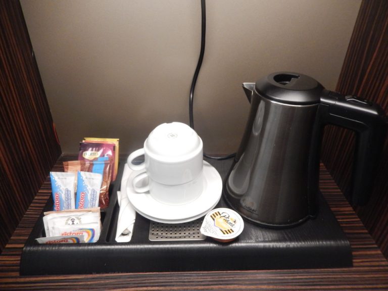 ミニバー・カフェコーナー、グラス・カップ