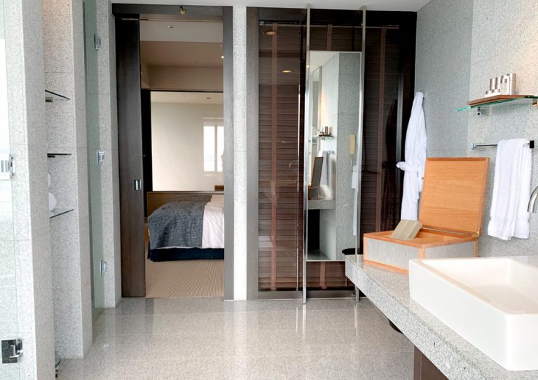 04_浴室から部屋の眺め