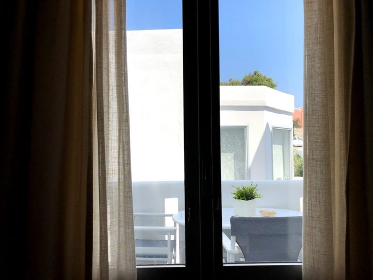 ベッドルームの窓からの景色