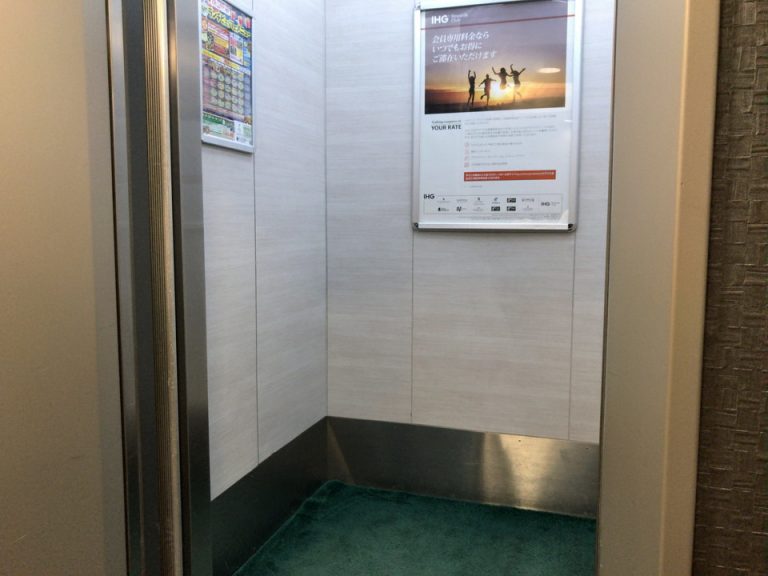 エレベーター内観