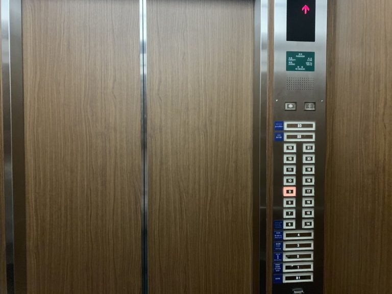 エレベーター内観