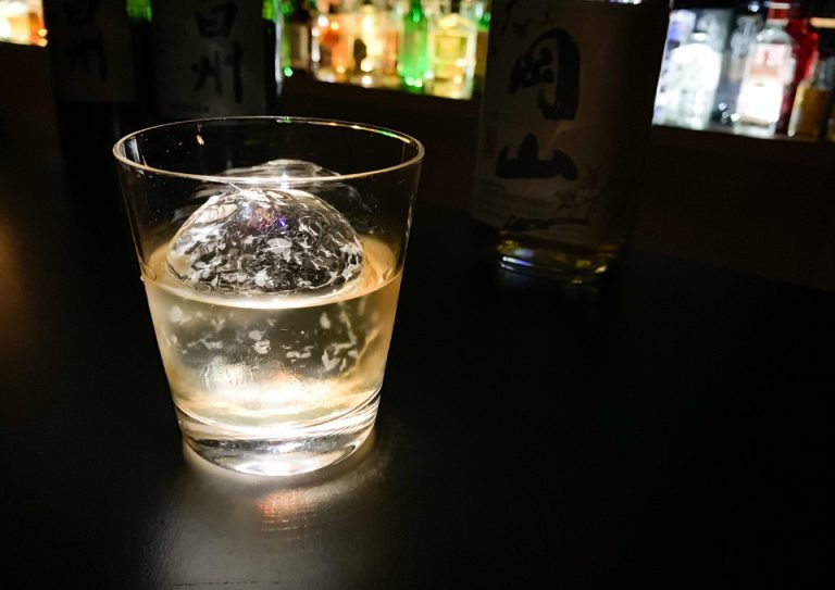 バー「ザ・ダーク」2