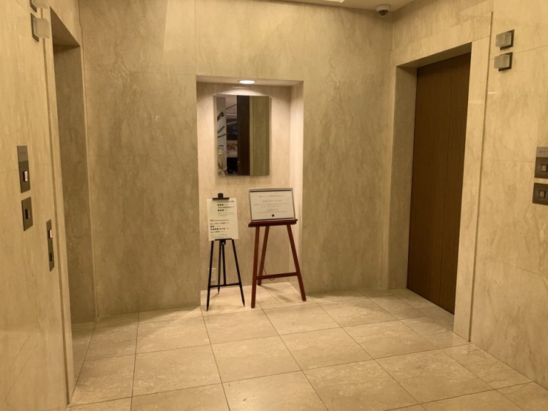 エレベーターフロント階2