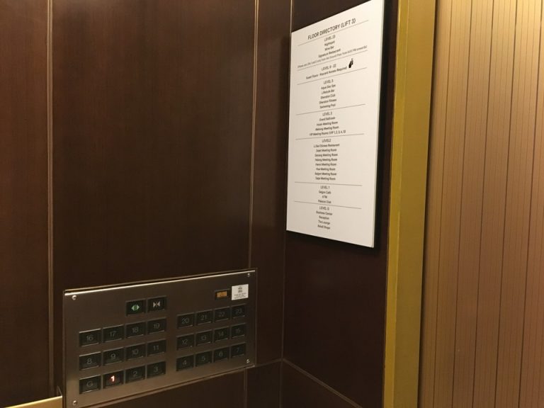 エレベーター内観3