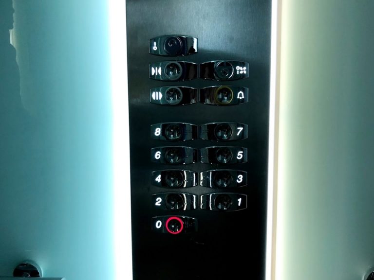 エレベーター階数ボタン2