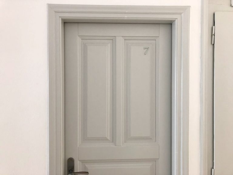 客室入口外観ドア