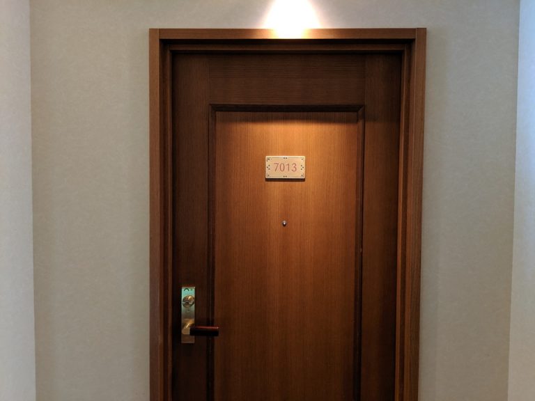 客室入口外観ドア