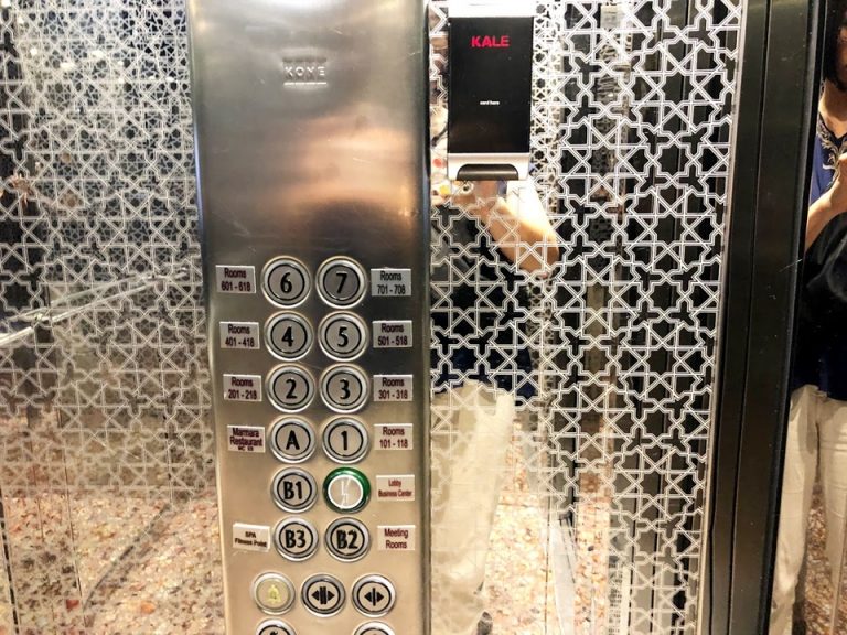 エレベーターボタン2