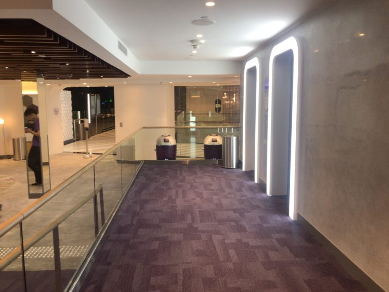 ロビー階エレベーターホール