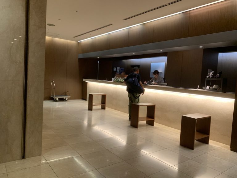 フロントカウンター