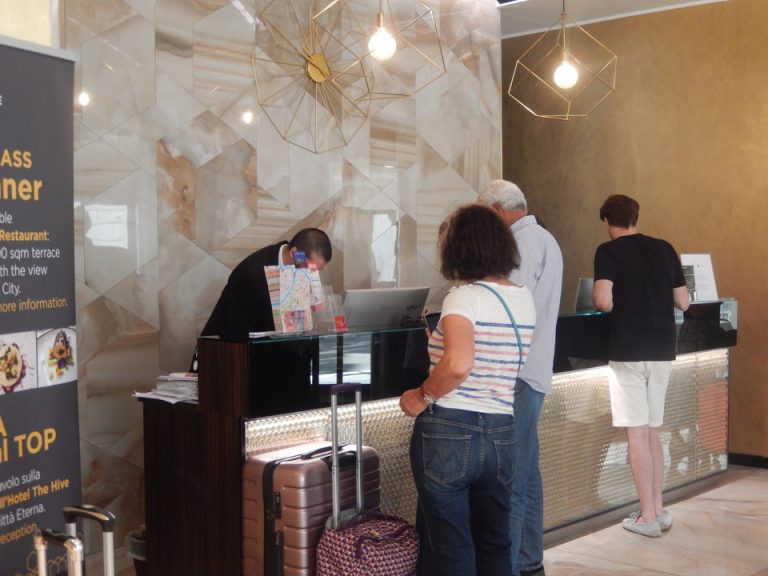 フロントカウンター