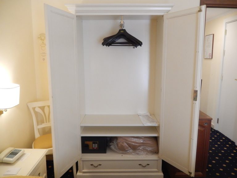 クローゼット外観(開けた状態)