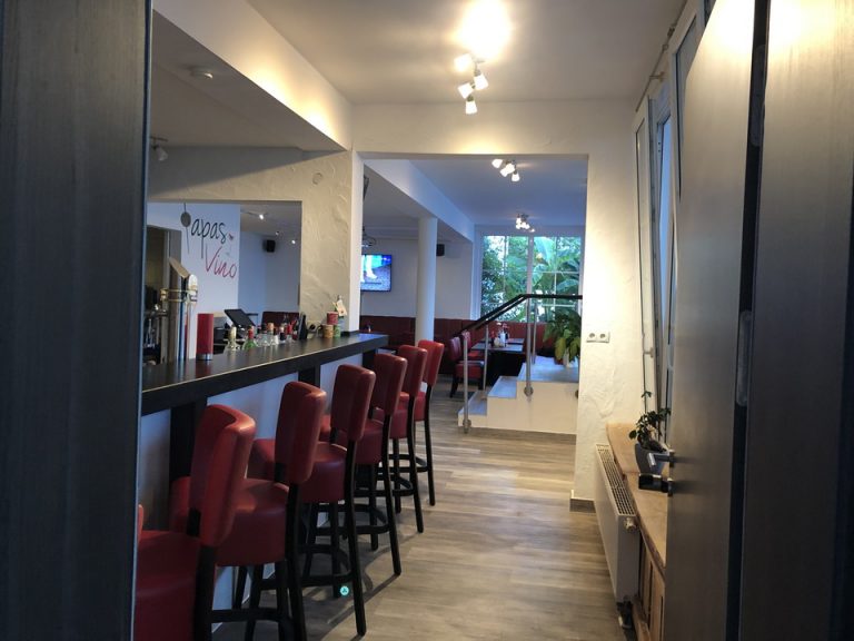 朝食会場の入り口はこのような感じです。明るく見渡しもいいです。