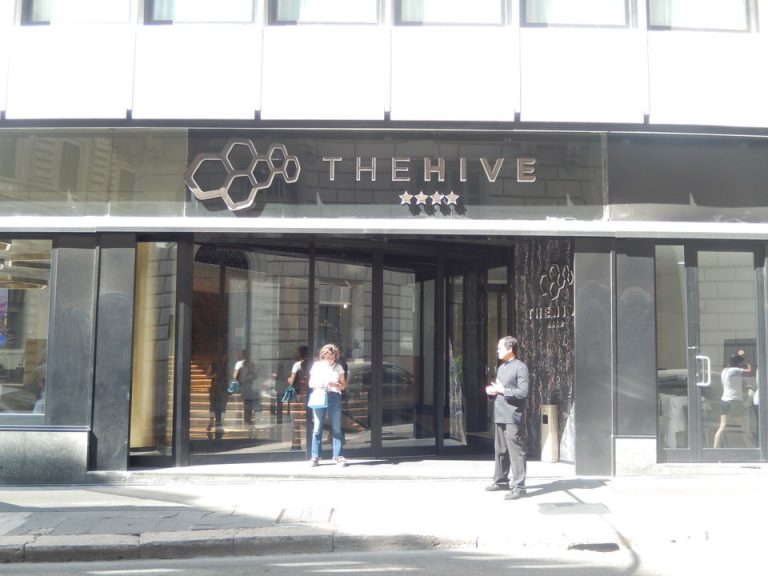 エントランス外観