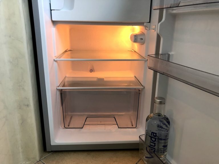 冷蔵庫(開けた状態)