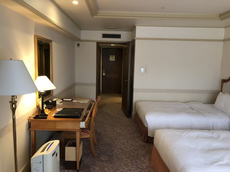 客室全体(入口方向)(2)