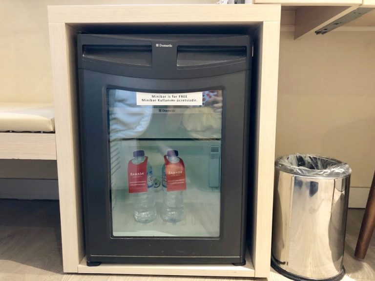 冷蔵庫(閉めた状態)