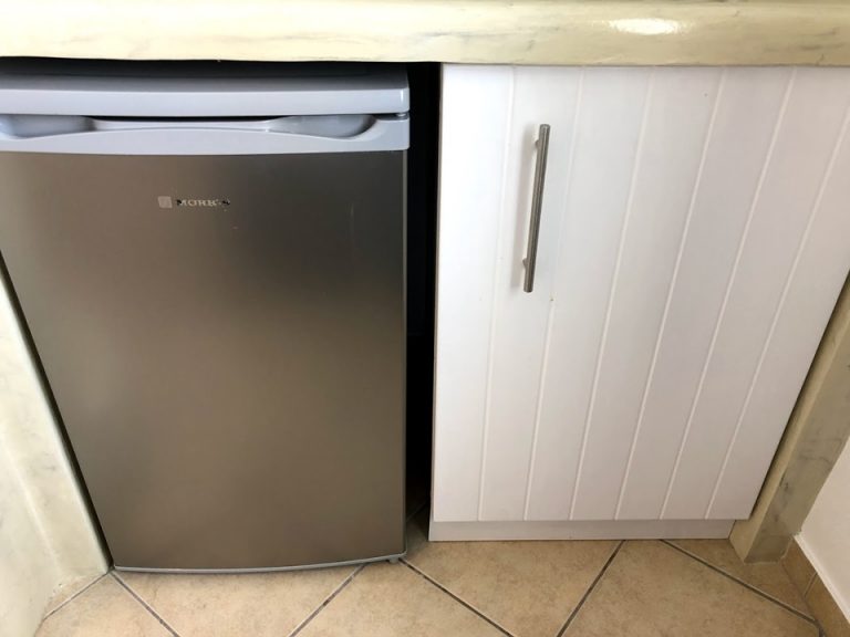 冷蔵庫(閉めた状態)