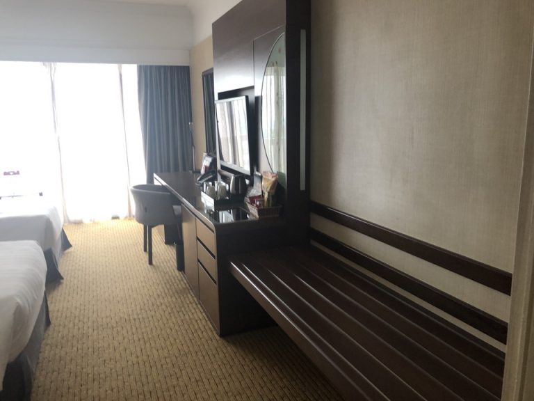 入り口からテーブル