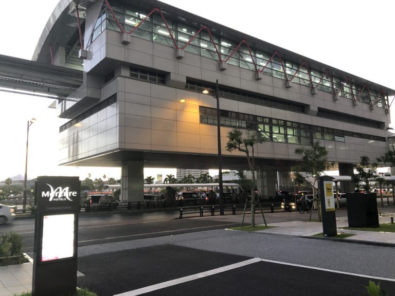 ホテルの案内では徒歩3分となってますが徒歩2分で壷川駅です ゆいレール