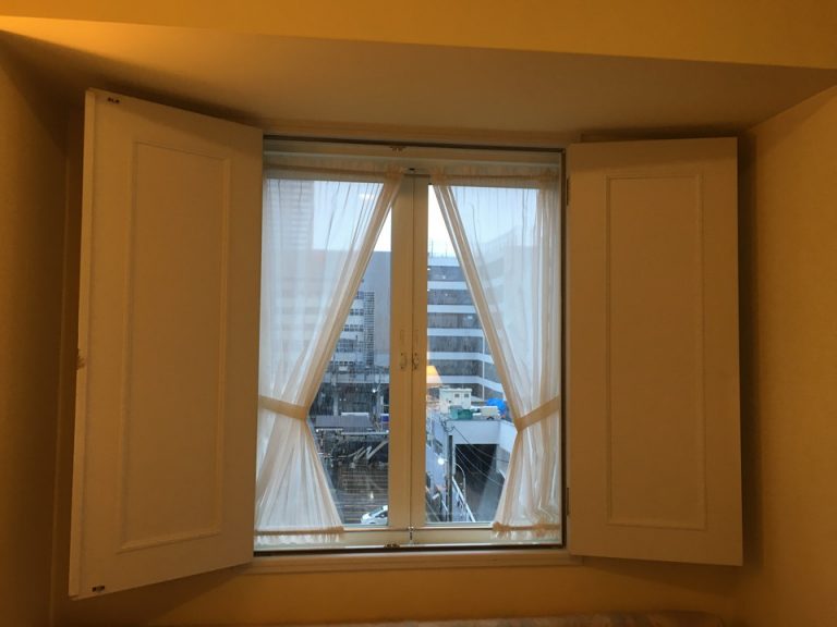 客室窓