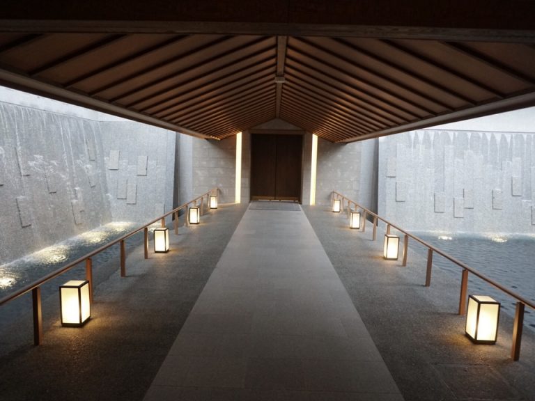 ロビーまでの道