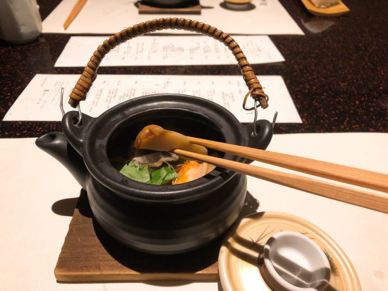 土瓶蒸しは松茸入り