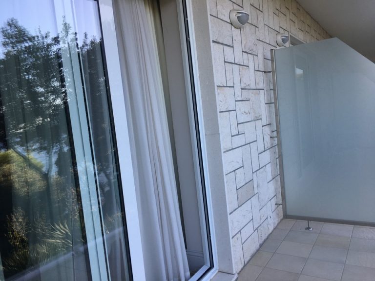 ベランダへの扉