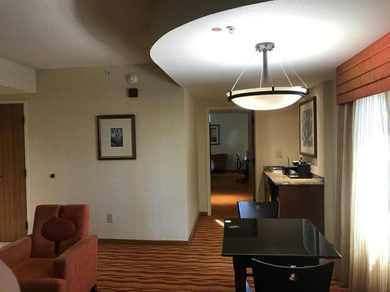 廊下を隔ててリビングスペース寝室と分かれていたためにさらに広さのある部屋に感じました