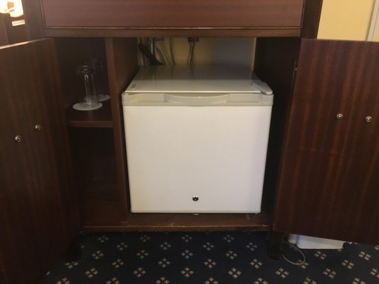 冷蔵庫(閉じた状態)