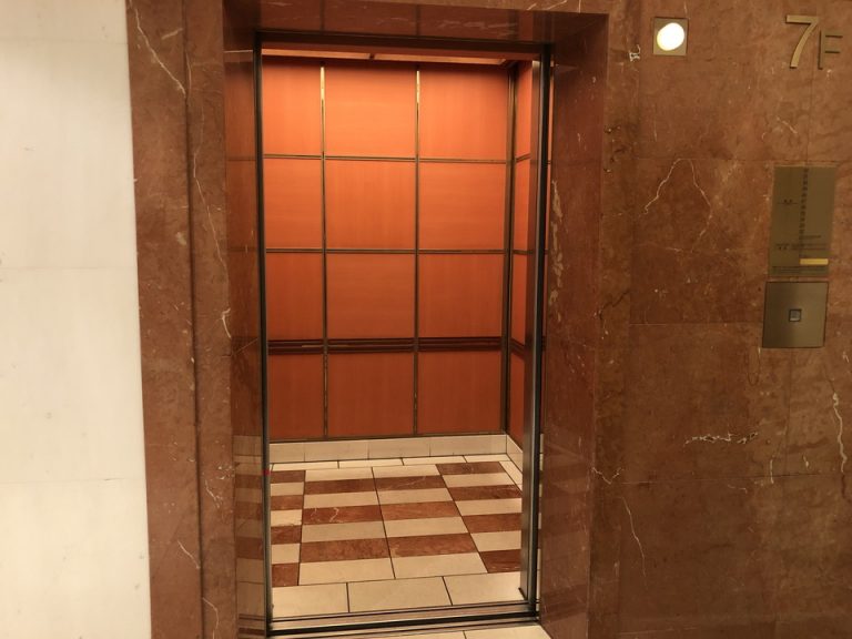 アネックスタワー高層階専用エレベーター(2)