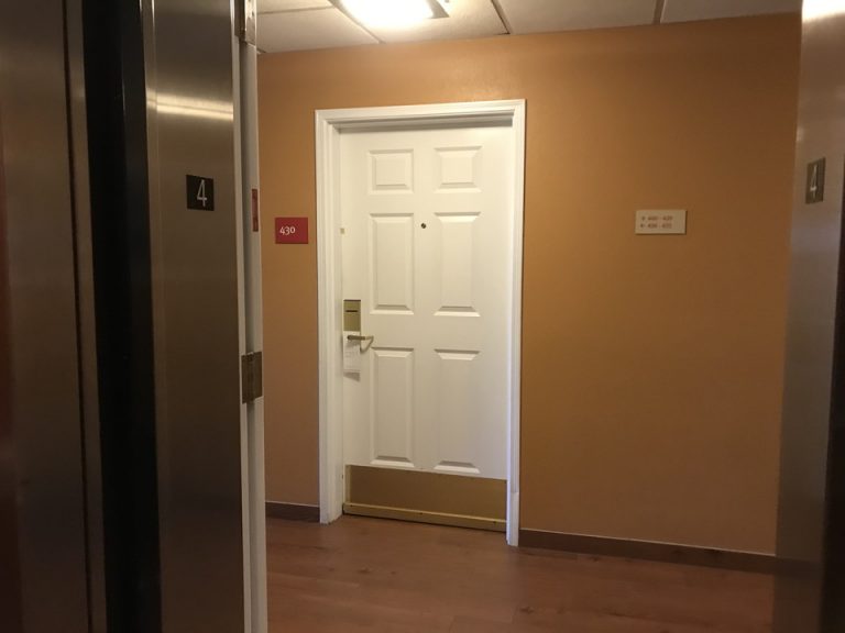 宿泊したお部屋はエレベーターのま迎えでした