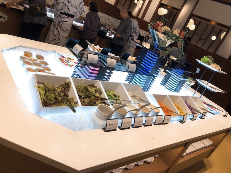 サラダも新鮮野菜