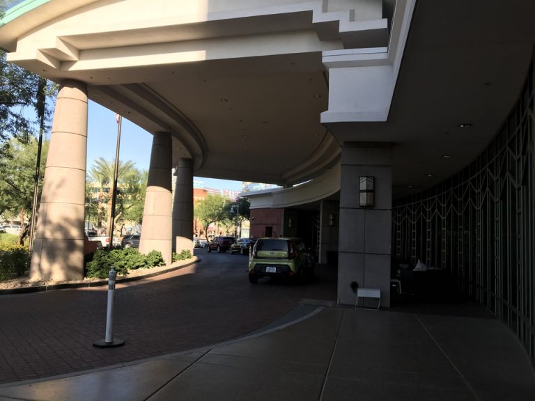 車の乗り付け部分