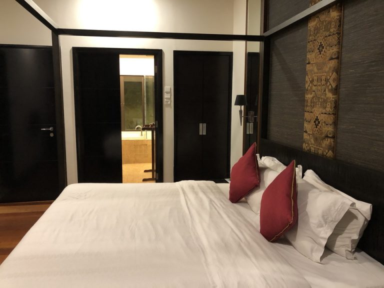 マスタールーム全体 窓から