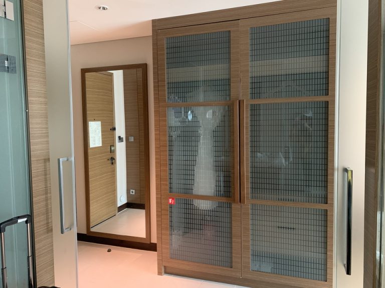 客室_クローゼット外観(閉じた状態)