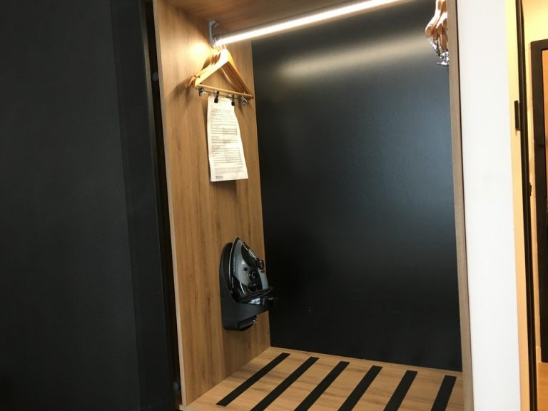 クローゼット上部