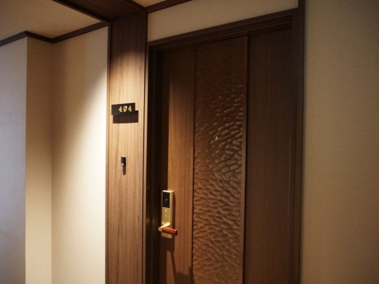 部屋の扉