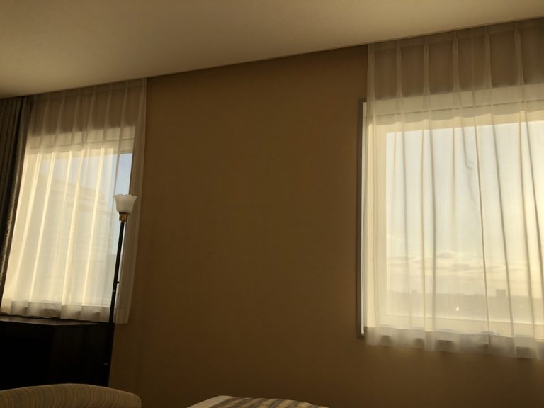 窓二つ