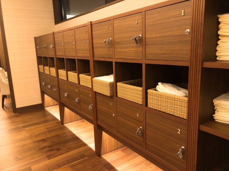 大浴場の脱衣スペース