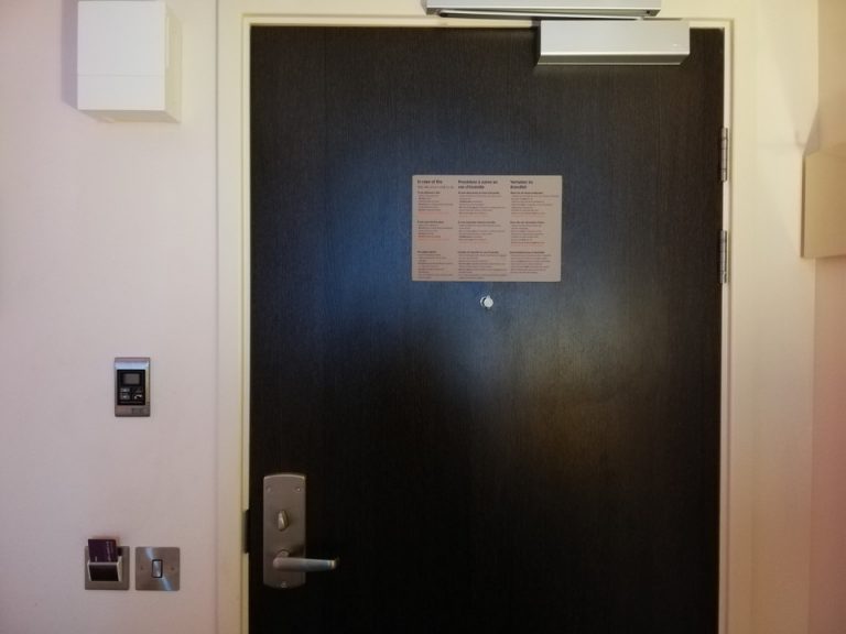 客室入口内観ドア2