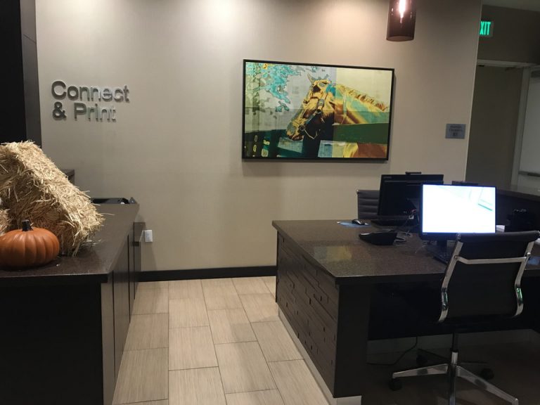 オフィスはフロントロビーにありました