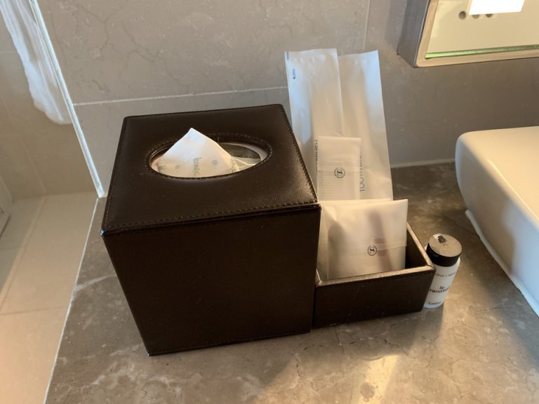 客室のバス・トイレ_アメニティ全体