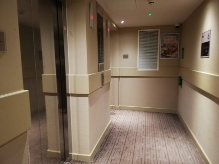 客室階エレベータホール