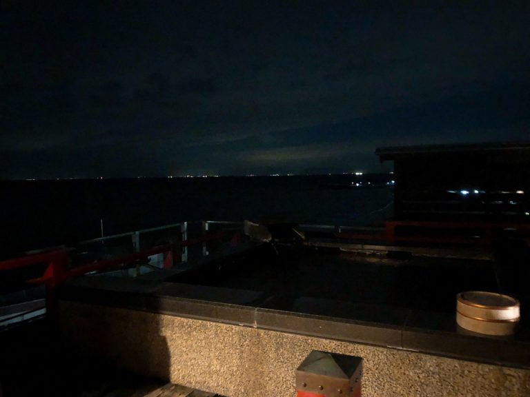 海が見渡せる屋上貸切家族風呂